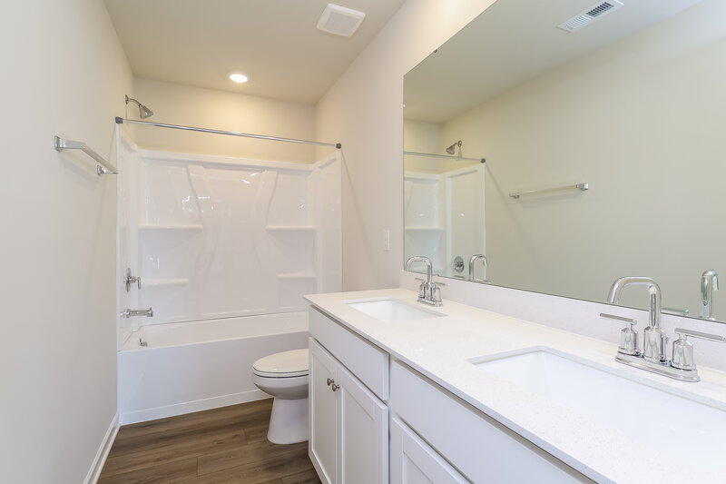 2,430/Mo, 1641 Swallow Tail Dr Belmont, NC 28012 Bathroom View