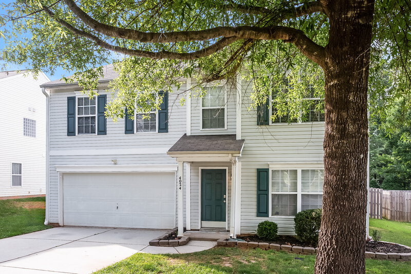 2,290/Mo, 4024 Larkhaven Village Dr Charlotte, NC 28215 Front View