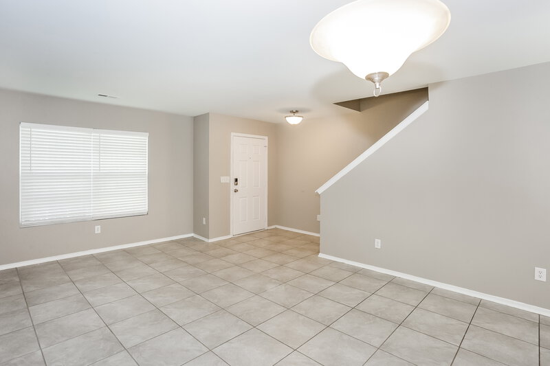 2,290/Mo, 4024 Larkhaven Village Dr Charlotte, NC 28215 Living Room View 2