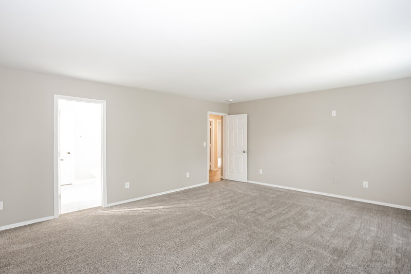 2,290/Mo, 4024 Larkhaven Village Dr Charlotte, NC 28215 Main Bedroom View