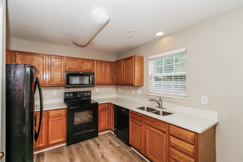 2,005/Mo, 10126 Green Hedge Ave Charlotte, NC 28269 Kitchen View 2