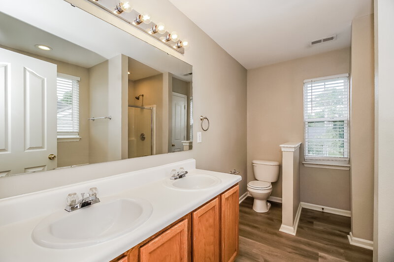 2,005/Mo, 10126 Green Hedge Ave Charlotte, NC 28269 Main Bathroom View