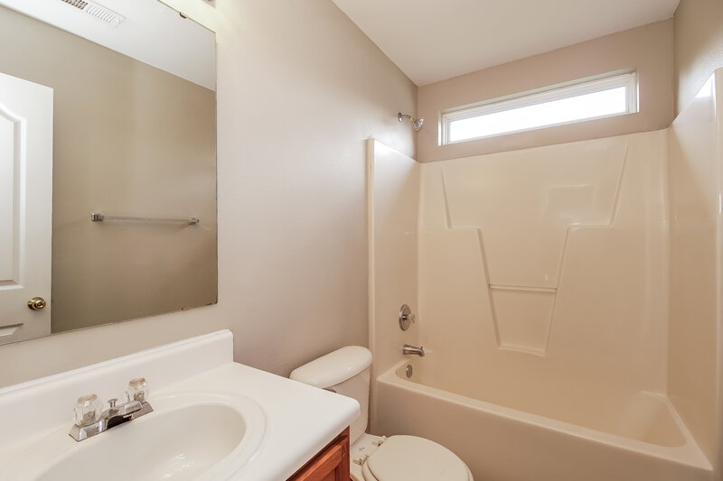 2,005/Mo, 10126 Green Hedge Ave Charlotte, NC 28269 Bathroom View