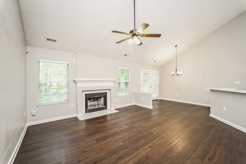 2,610/Mo, 5311 Hedgecrest Pl Charlotte, NC 28269 Living Room View