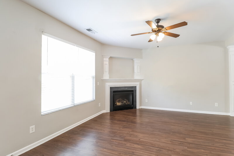 2,250/Mo, 12910 Rothe House Rd Charlotte, NC 28273 Living Room View