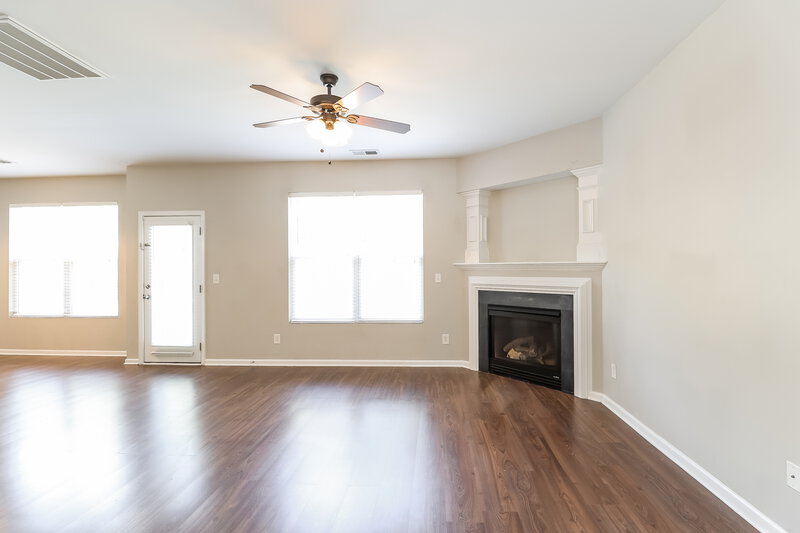 2,250/Mo, 12910 Rothe House Rd Charlotte, NC 28273 Living Room View 2