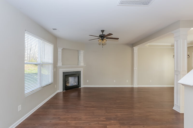 2,260/Mo, 12910 Rothe House Rd Charlotte, NC 28273 Family Room View 2