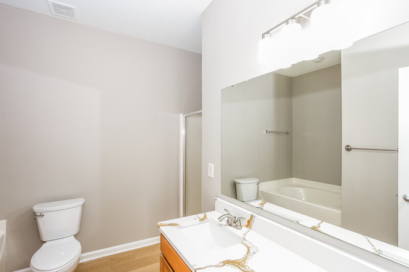 2,245/Mo, 506 Lindsborg Trl Monroe, NC 28110 Main Bathroom View