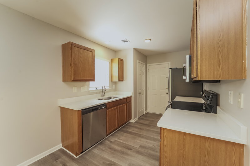 1,760/Mo, 7703 Hidden Creek Dr Charlotte, NC 28214 Kitchen View