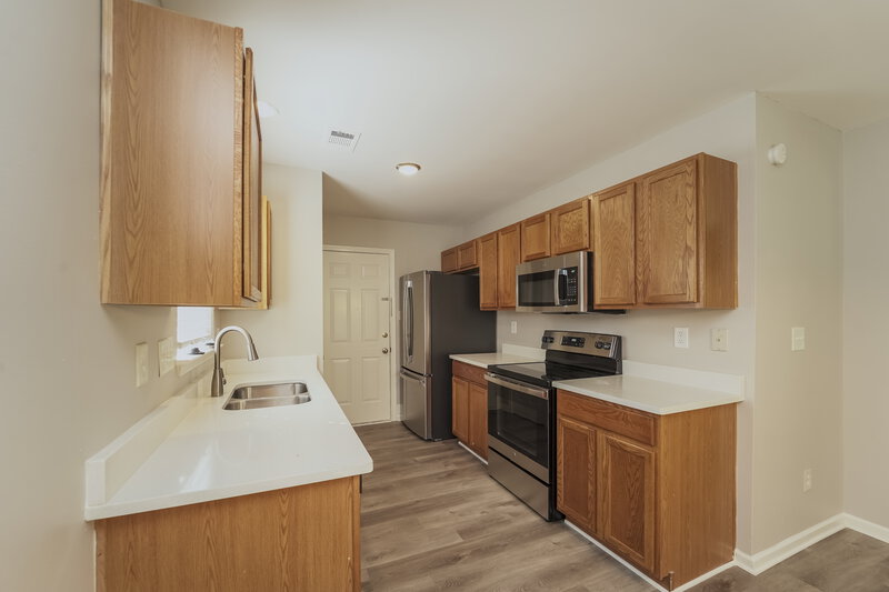 1,760/Mo, 7703 Hidden Creek Dr Charlotte, NC 28214 Kitchen View 2