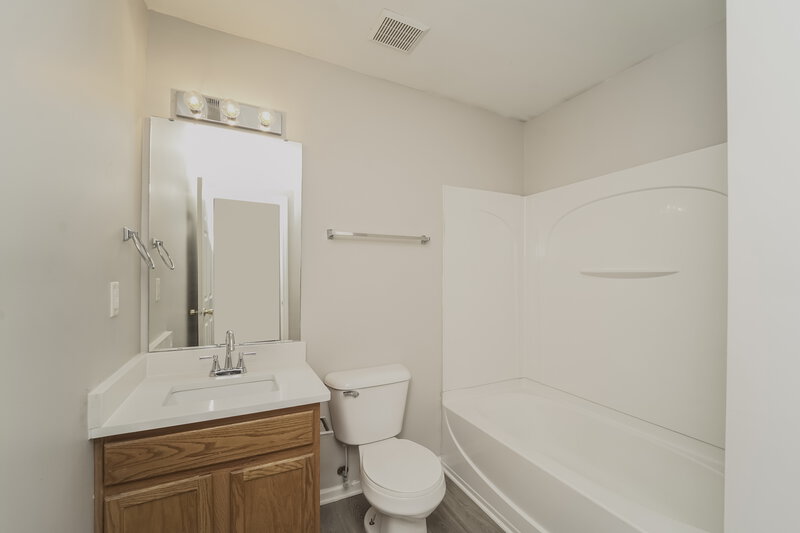 1,760/Mo, 7703 Hidden Creek Dr Charlotte, NC 28214 Bathroom View