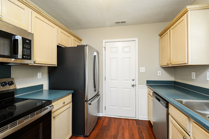 2,070/Mo, 10400 Hyndman Ct Charlotte, NC 28214 Kitchen View 2