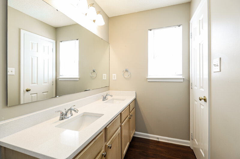 2,070/Mo, 10400 Hyndman Ct Charlotte, NC 28214 Main Bathroom View