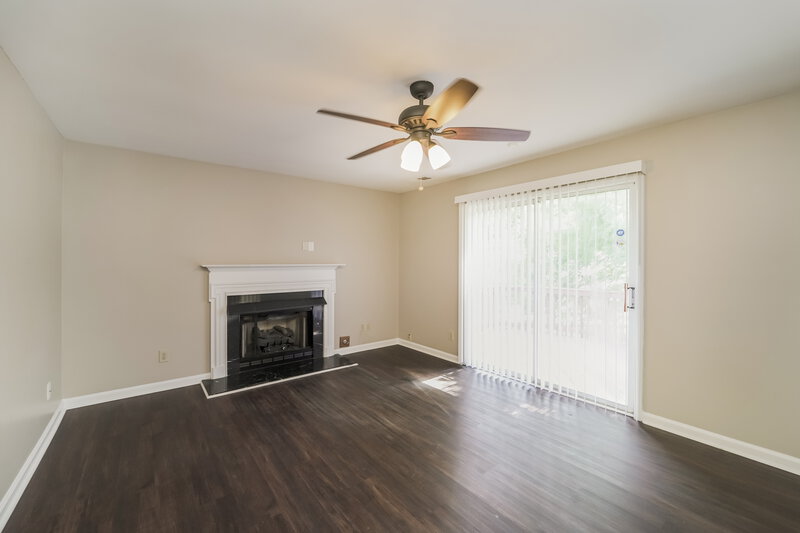 1,795/Mo, 5416 Groveton Ct Charlotte, NC 28269 Living Room View 2