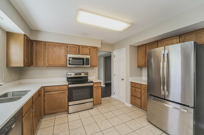 1,795/Mo, 5416 Groveton Ct Charlotte, NC 28269 Kitchen View 2