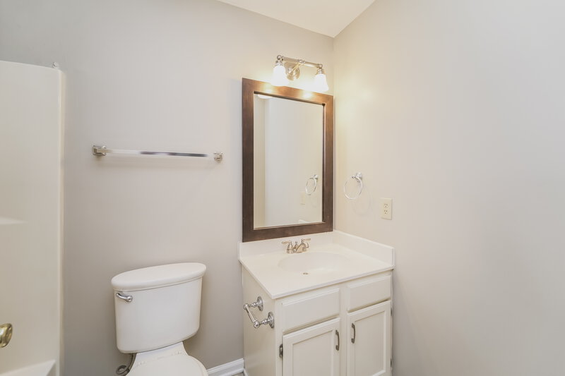 1,795/Mo, 5416 Groveton Ct Charlotte, NC 28269 Bathroom View