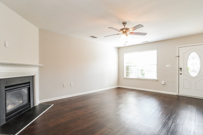 3,610/Mo, 3609 Shallow Oak Ct Charlotte, NC 28269 Living Room View 3