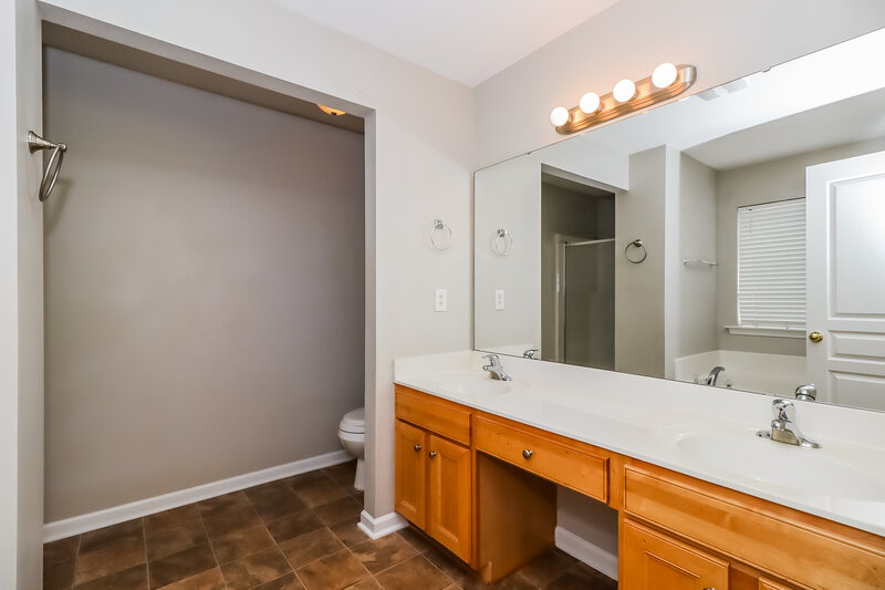 2,650/Mo, 9733 Tidal Ct Huntersville, NC 28078 Main Bathroom View