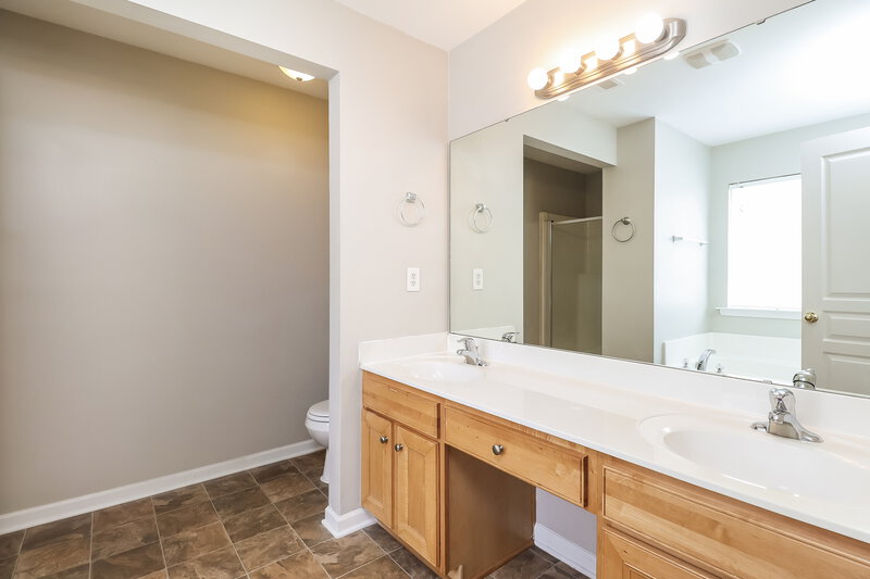 2,370/Mo, 9733 Tidal Ct Huntersville, NC 28078 Main Bathroom View
