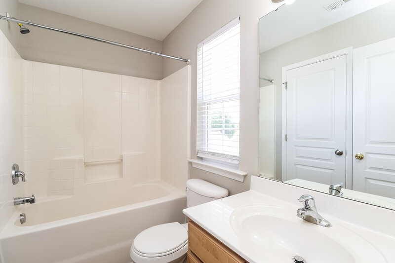 2,370/Mo, 9733 Tidal Ct Huntersville, NC 28078 Bathroom View