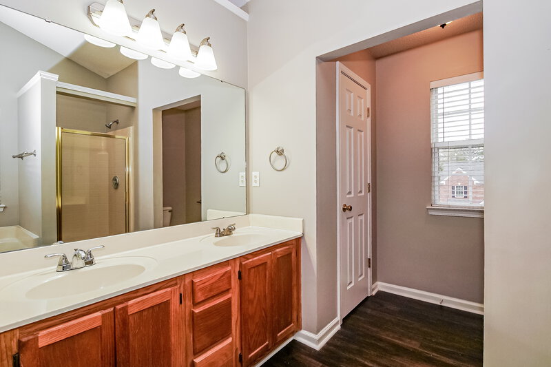 1,830/Mo, 7503 Lullwater Cv Huntersville, NC 28078 Main Bathroom View