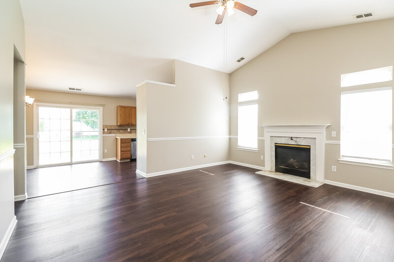 2,160/Mo, 12805 Beddingfield Dr Charlotte, NC 28278 Living Room View 2