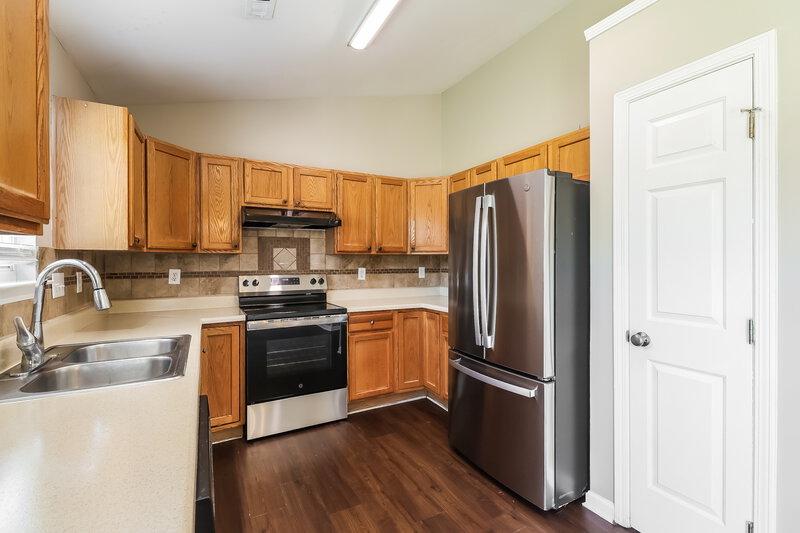 2,160/Mo, 12805 Beddingfield Dr Charlotte, NC 28278 Kitchen View