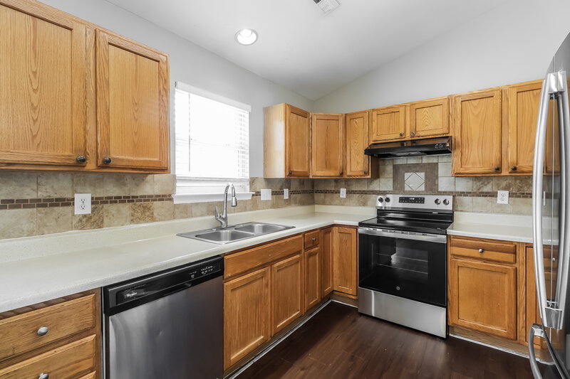 2,160/Mo, 12805 Beddingfield Dr Charlotte, NC 28278 Kitchen View 2