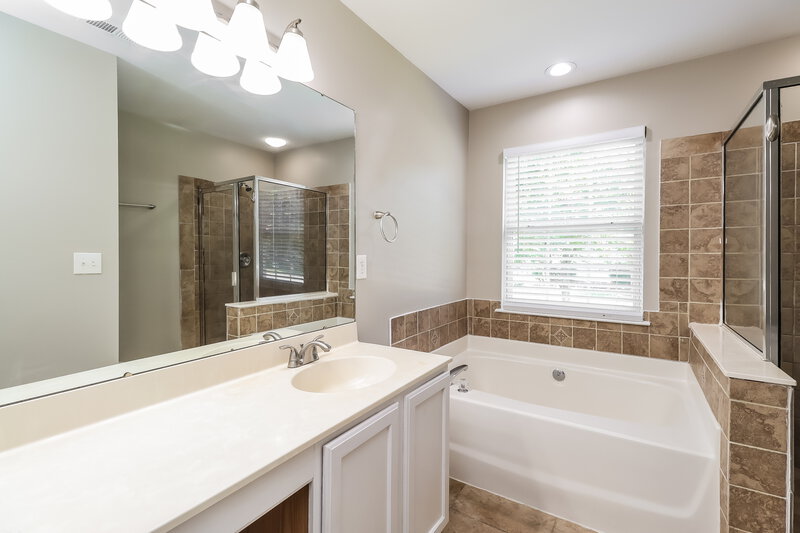 2,160/Mo, 12805 Beddingfield Dr Charlotte, NC 28278 Bathroom View