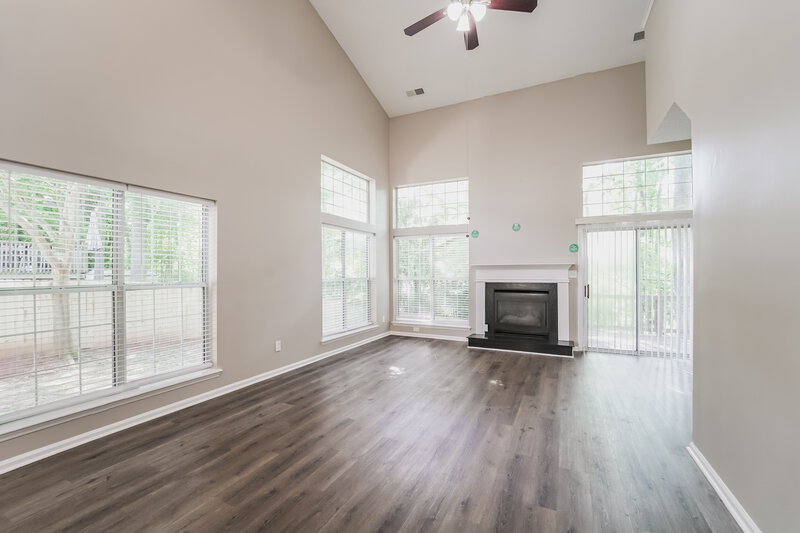 2,385/Mo, 8433 Cullingford Ln Charlotte, NC 28216 Living Room View 2