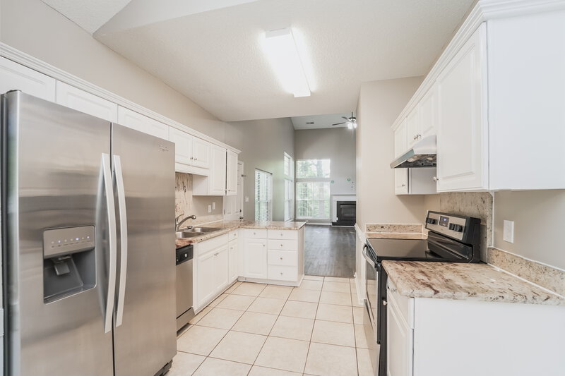 2,385/Mo, 8433 Cullingford Ln Charlotte, NC 28216 Kitchen View 2