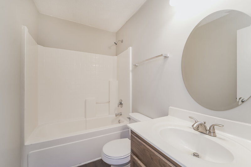 1,760/Mo, 2036 Pimpernel Rd Charlotte, NC 28213 Main Bathroom View