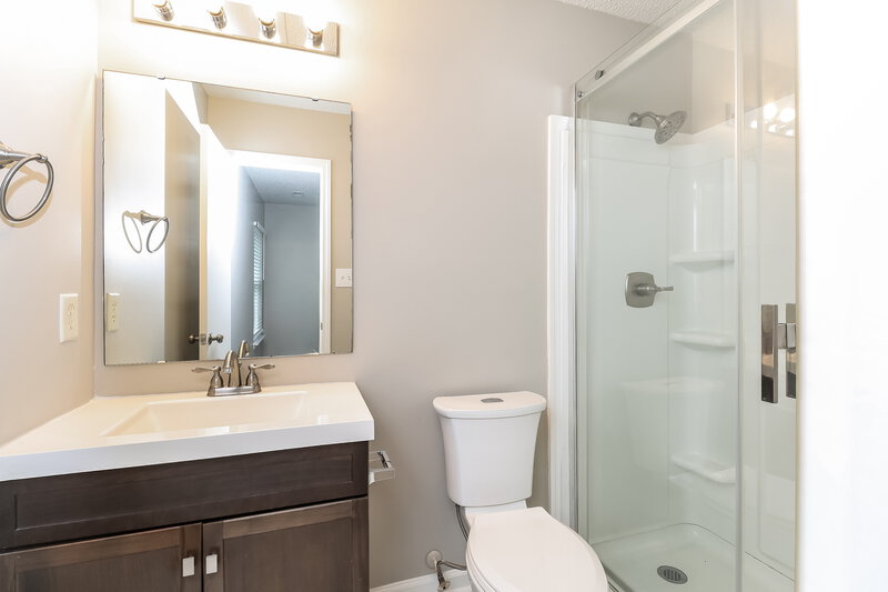 1,810/Mo, 1136 Ballina Way Charlotte, NC 28214 Main Bathroom View