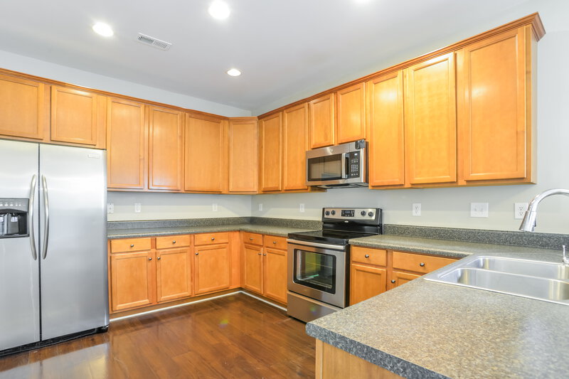 2,320/Mo, 1733 Larne Cir Charlotte, NC 28214 Kitchen View