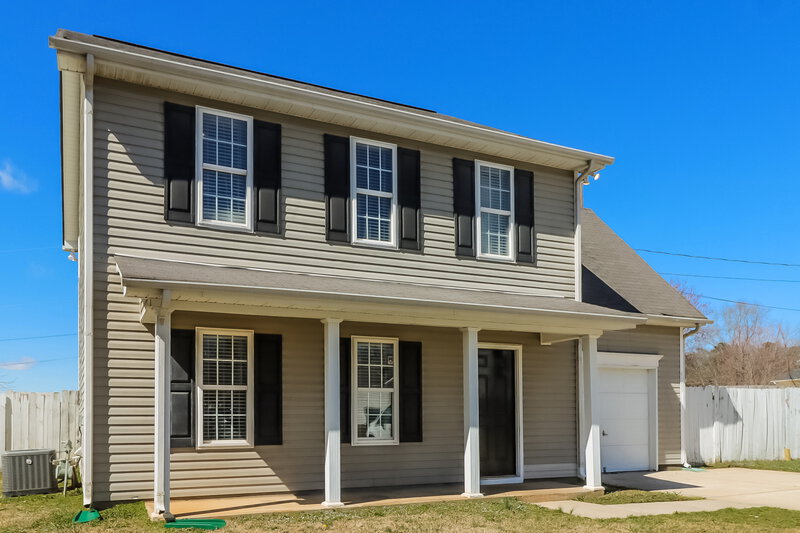 1,975/Mo, 4009 Ranchview Ln Charlotte, NC 28216 Front View