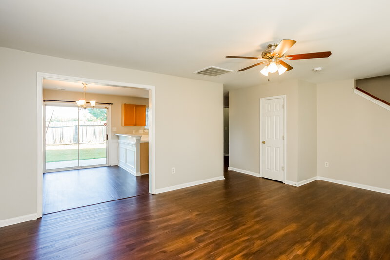 2,065/Mo, 4009 Ranchview Ln Charlotte, NC 28216 Living Room View 2