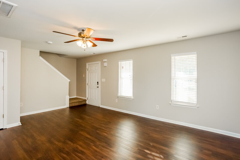 2,065/Mo, 4009 Ranchview Ln Charlotte, NC 28216 Living Room View 3