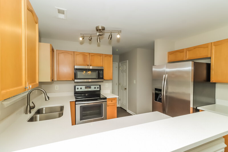 1,975/Mo, 4009 Ranchview Ln Charlotte, NC 28216 Kitchen View