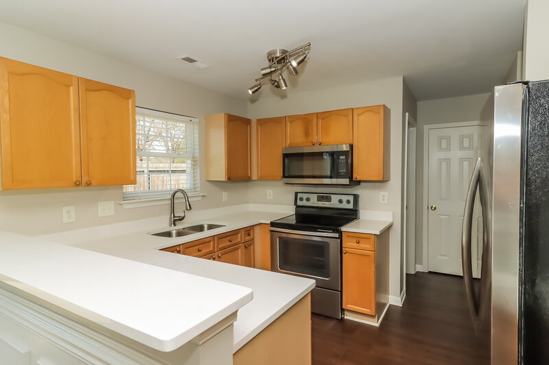 1,975/Mo, 4009 Ranchview Ln Charlotte, NC 28216 Kitchen View 2