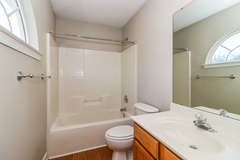 1,770/Mo, 3656 Dashiel Dr Charlotte, NC 28262 Main Bathroom View