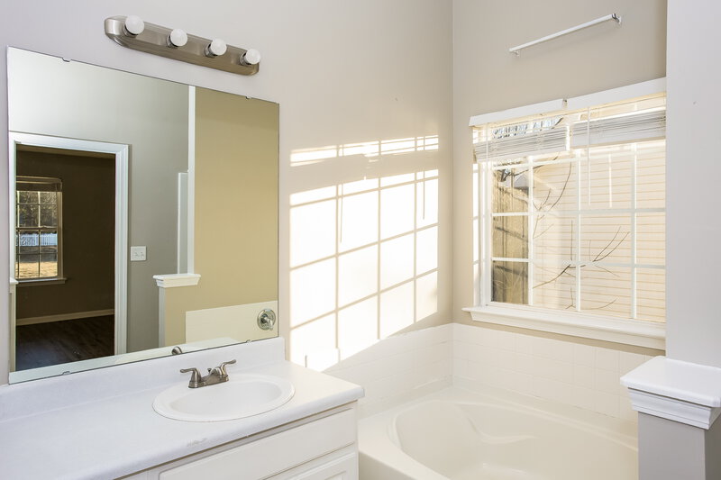 2,130/Mo, 7033 Tanners Creek Dr Huntersville, NC 28078 Main Bathroom View