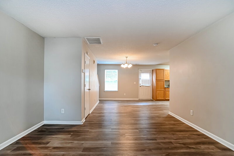 2,630/Mo, 5105 Oak Pasture Ln Charlotte, NC 28269 Living Room View 2