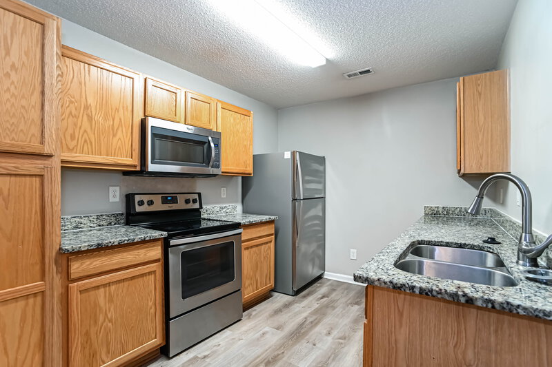 2,630/Mo, 5105 Oak Pasture Ln Charlotte, NC 28269 Kitchen View 2