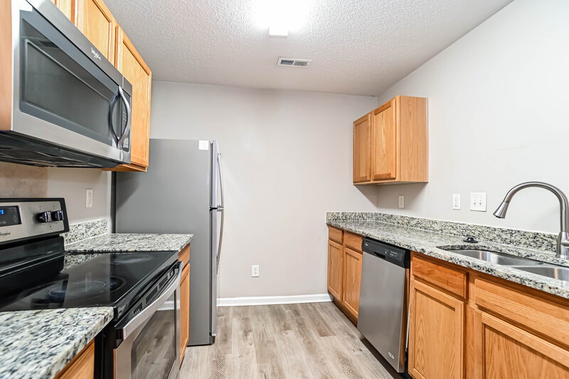 2,630/Mo, 5105 Oak Pasture Ln Charlotte, NC 28269 Kitchen View 3