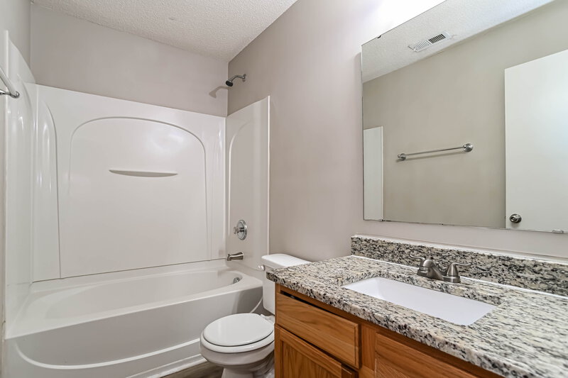 2,630/Mo, 5105 Oak Pasture Ln Charlotte, NC 28269 Main Bathroom View