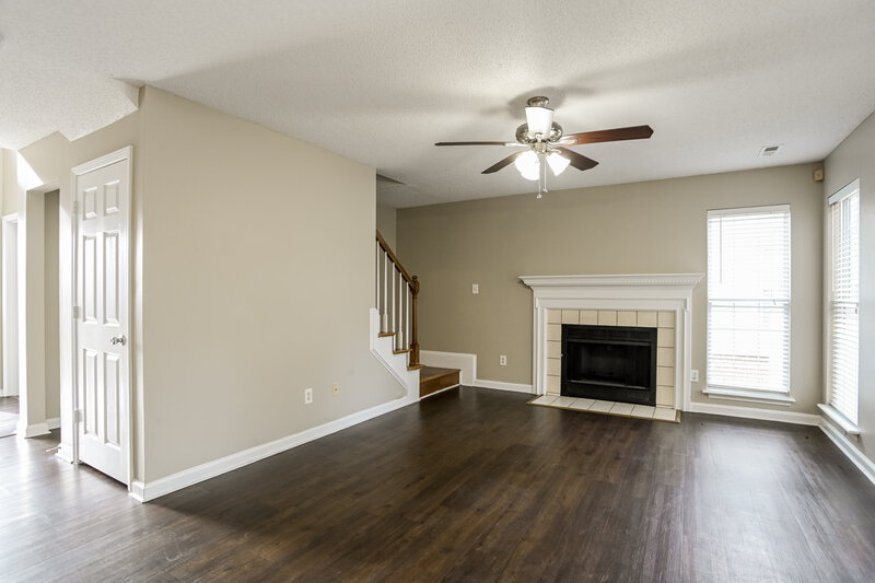 2,180/Mo, 14133 Southbridge Forest Dr Charlotte, NC 28273 Living Room View 2