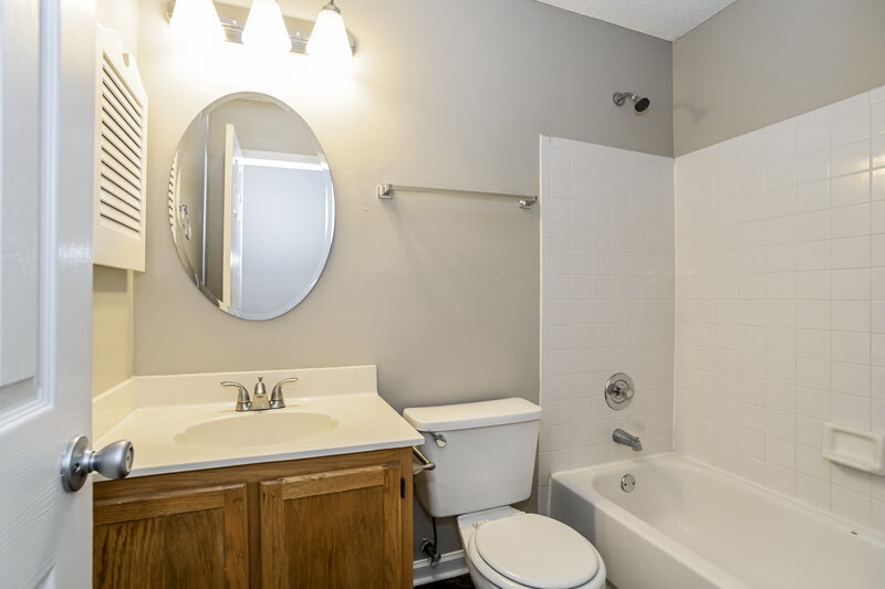 2,180/Mo, 14133 Southbridge Forest Dr Charlotte, NC 28273 Bathroom View