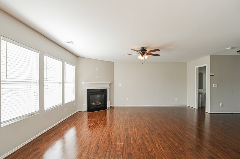 1,950/Mo, 9727 Hollystone Ln Charlotte, NC 28215 Living Room View