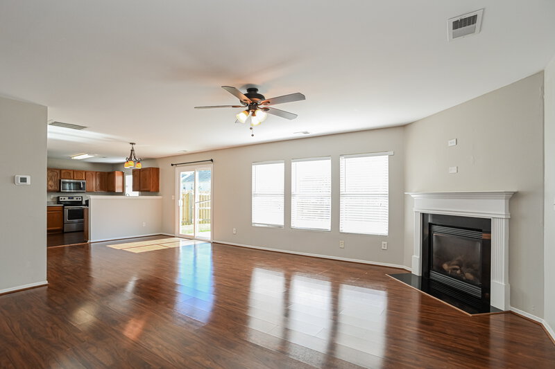 1,950/Mo, 9727 Hollystone Ln Charlotte, NC 28215 Living Room View 2