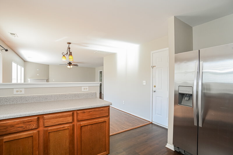 1,950/Mo, 9727 Hollystone Ln Charlotte, NC 28215 Kitchen View 2